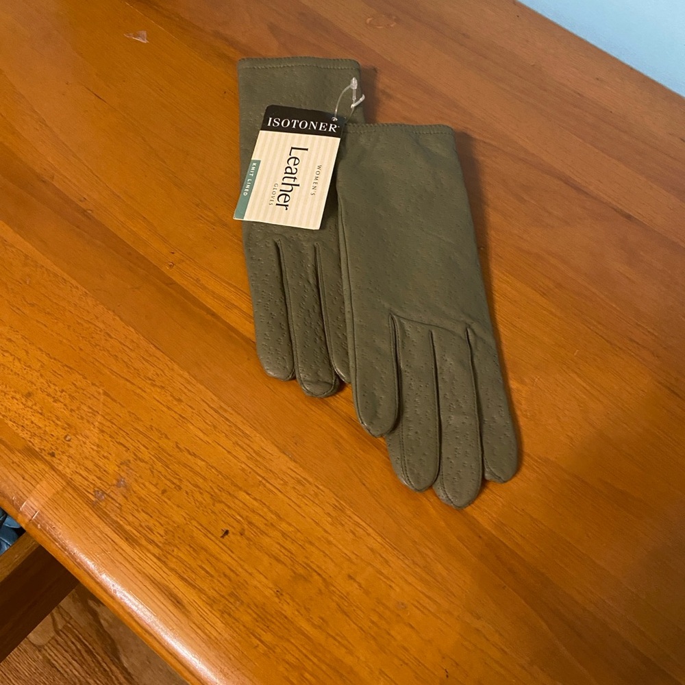 Isotoner Women’s Olive Leather Gloves